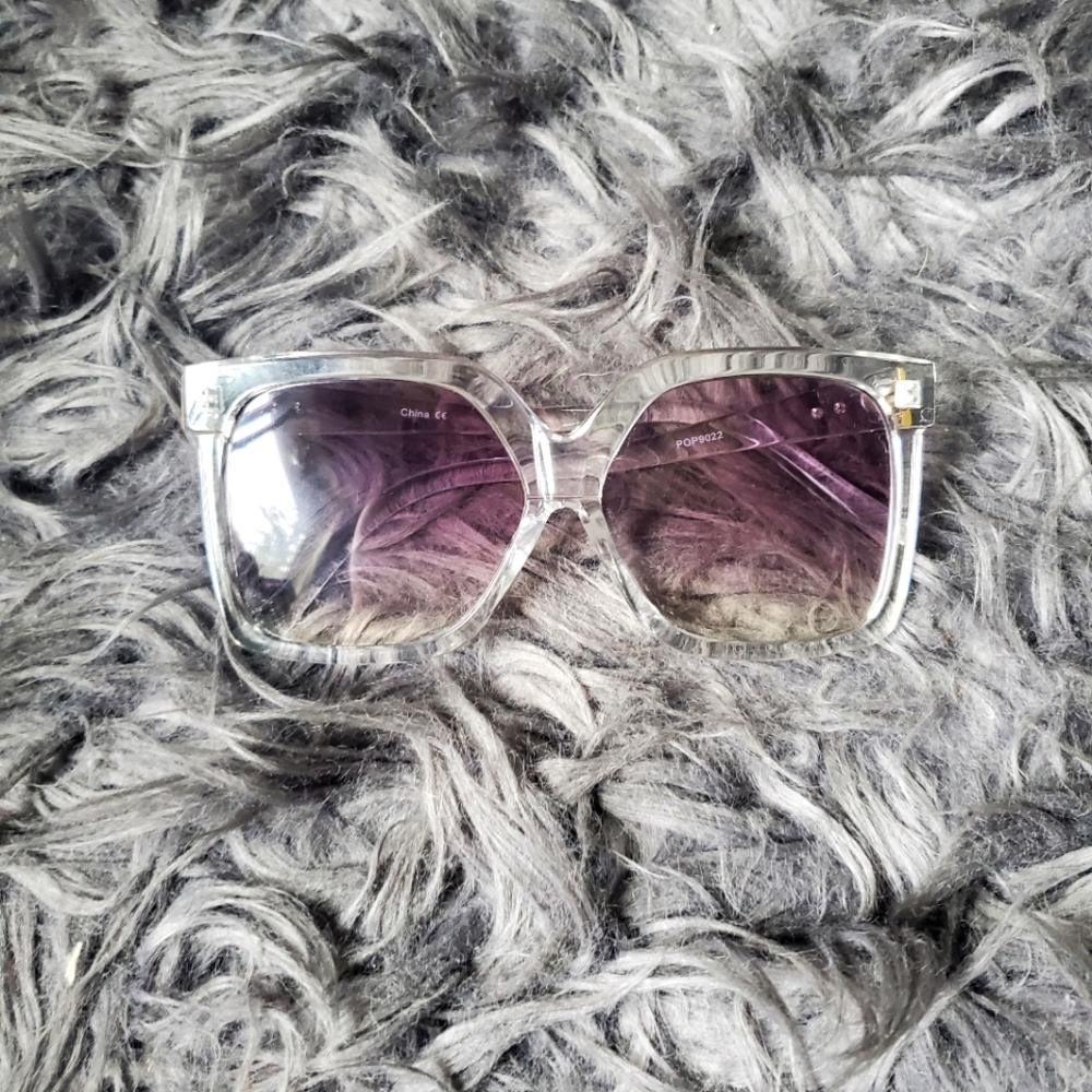 Clear Plastic Frame Statement Sunglasses